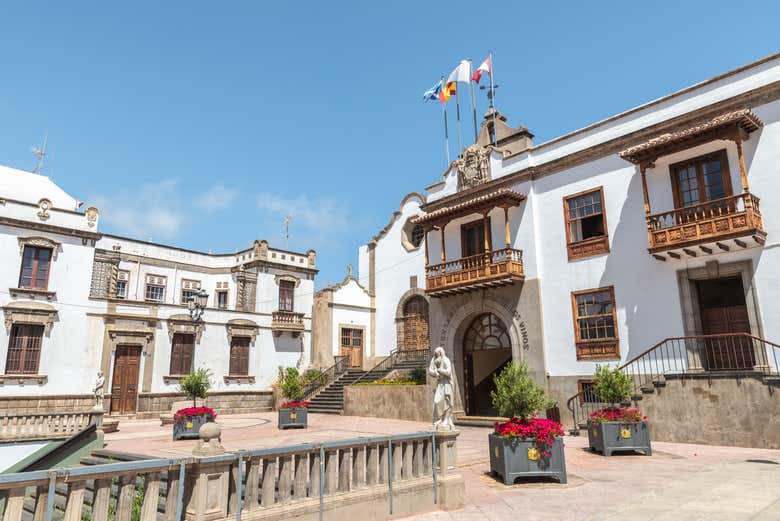 Contemplando a prefeitura de Icod de los Vinos